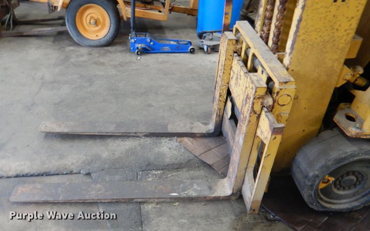 image for item DM3800 Caterpillar T60B  forklift