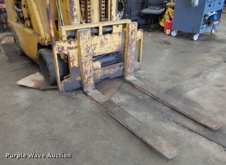 image for item DM3800 Caterpillar T60B  forklift