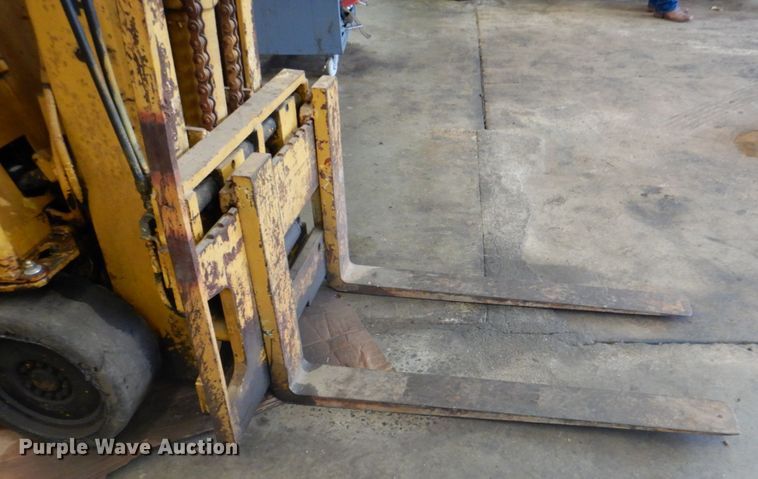 image for item DM3800 Caterpillar T60B  forklift