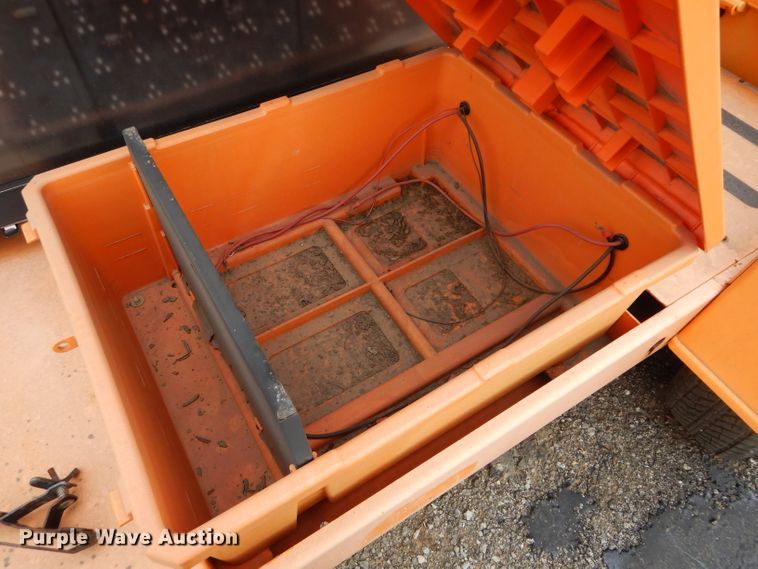 image for item DM4278 Solar Tech MB-24-318  message board trailer