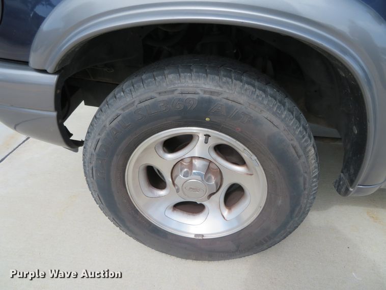 image for item DN5887 2000 Ford Explorer XLT  SUV