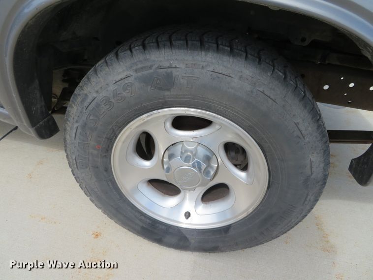 image for item DN5887 2000 Ford Explorer XLT  SUV