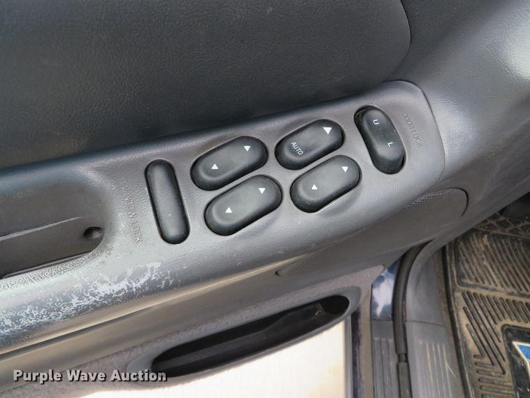 image for item DN5887 2000 Ford Explorer XLT  SUV