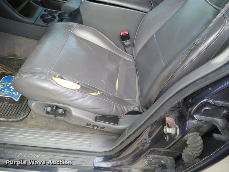 image for item DN5887 2000 Ford Explorer XLT  SUV