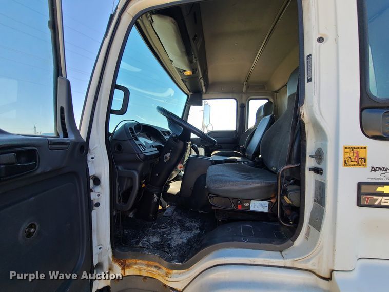 image for item DN6190 2007 Chevrolet T7500  box truck