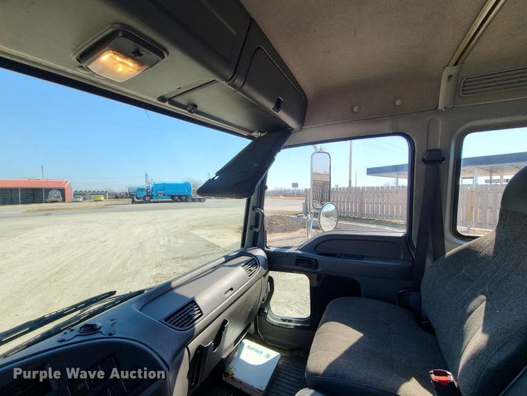 image for item DN6190 2007 Chevrolet T7500  box truck