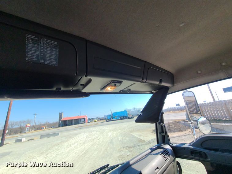 image for item DN6190 2007 Chevrolet T7500  box truck