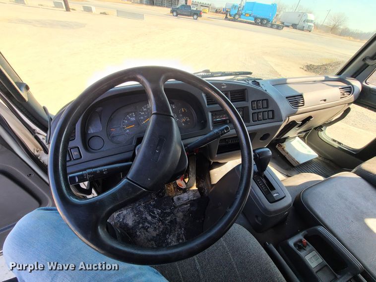 image for item DN6190 2007 Chevrolet T7500  box truck