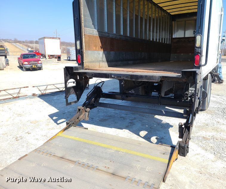 image for item DN6190 2007 Chevrolet T7500  box truck