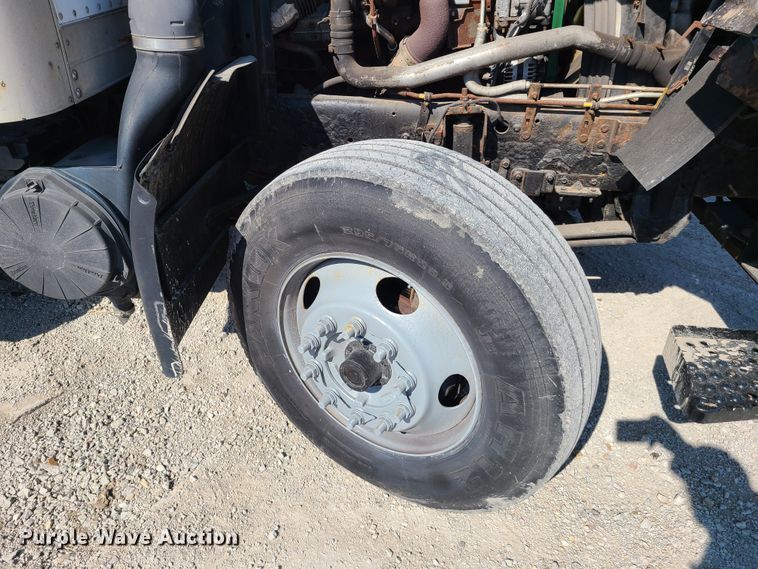 image for item DN6190 2007 Chevrolet T7500  box truck