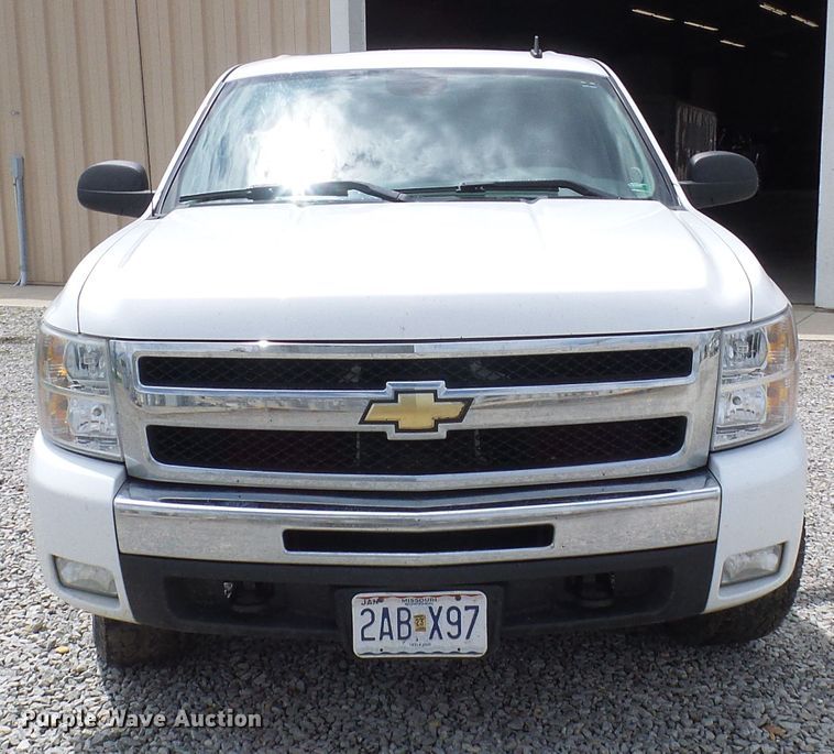 image for item DN6764 2011 Chevrolet Silverado 1500  Crew Cab pickup truck