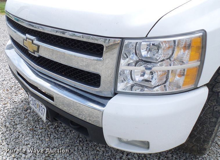 image for item DN6764 2011 Chevrolet Silverado 1500  Crew Cab pickup truck