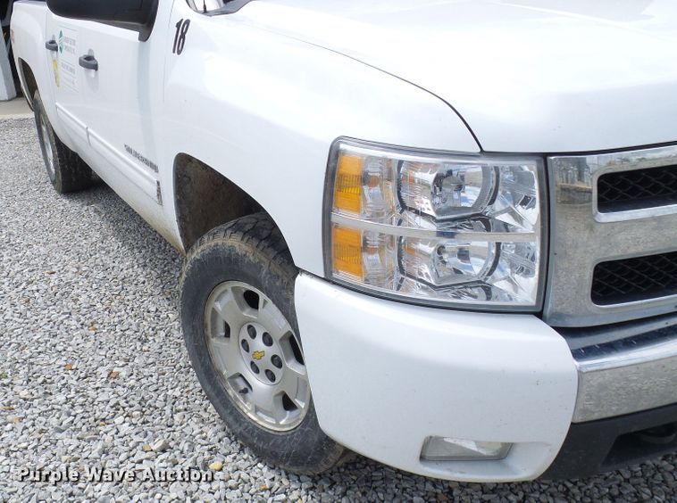 image for item DN6764 2011 Chevrolet Silverado 1500  Crew Cab pickup truck