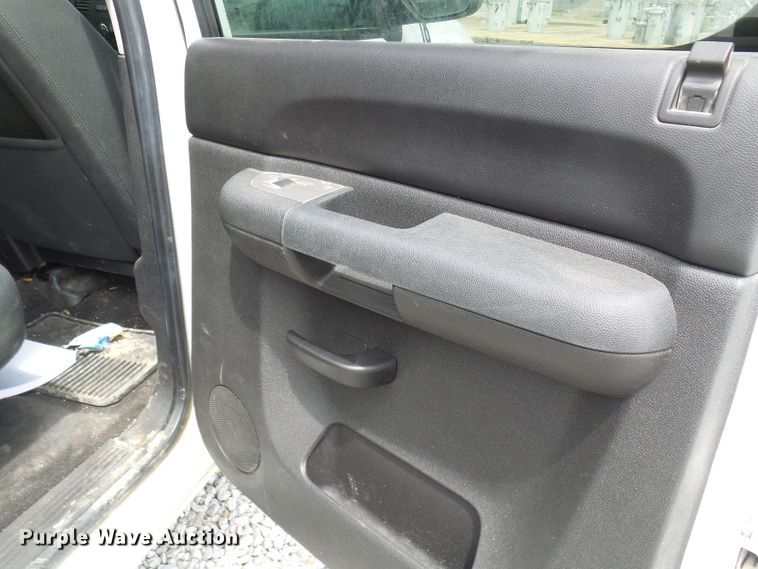 image for item DN6764 2011 Chevrolet Silverado 1500  Crew Cab pickup truck