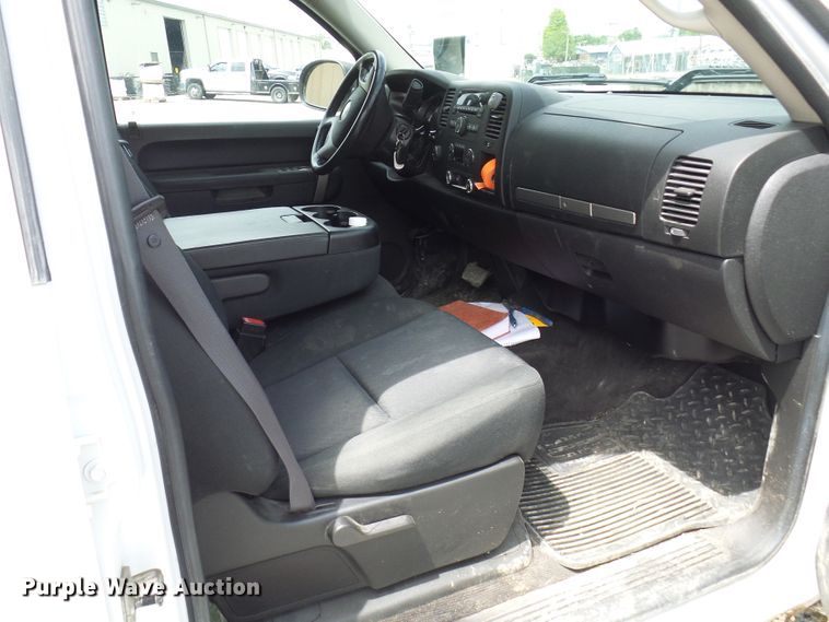 image for item DN6764 2011 Chevrolet Silverado 1500  Crew Cab pickup truck