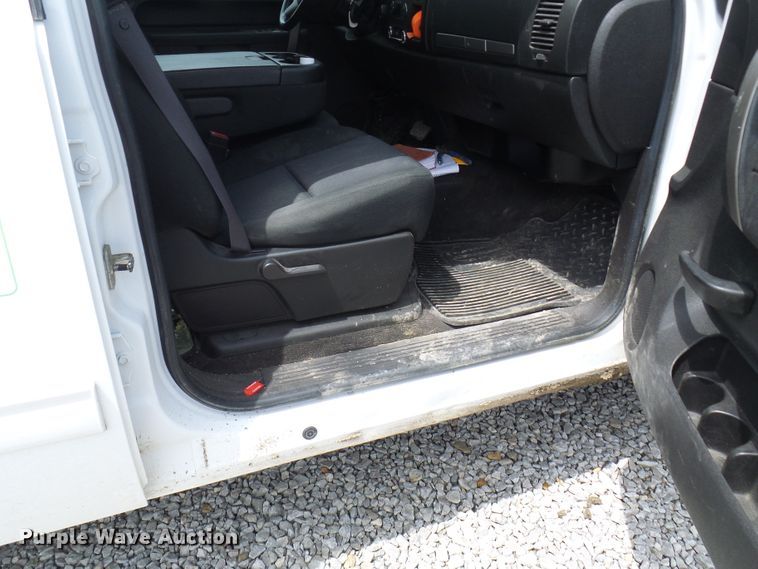 image for item DN6764 2011 Chevrolet Silverado 1500  Crew Cab pickup truck