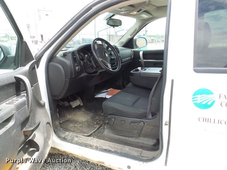 image for item DN6764 2011 Chevrolet Silverado 1500  Crew Cab pickup truck