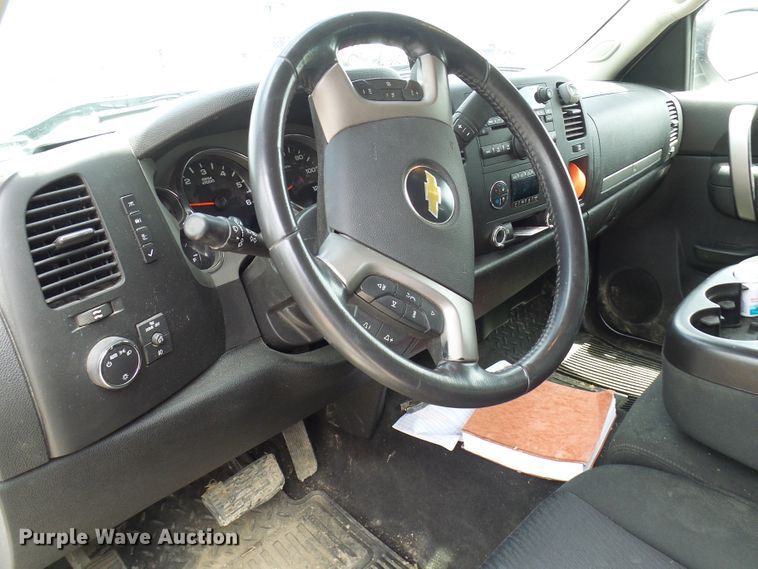 image for item DN6764 2011 Chevrolet Silverado 1500  Crew Cab pickup truck