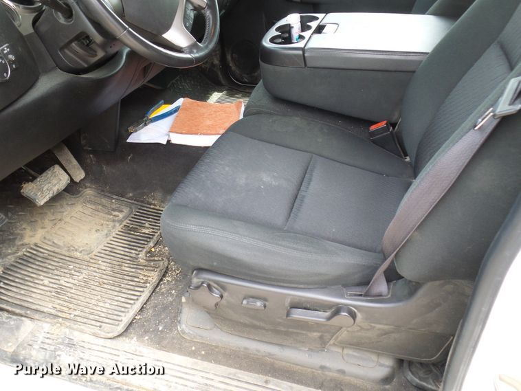 image for item DN6764 2011 Chevrolet Silverado 1500  Crew Cab pickup truck