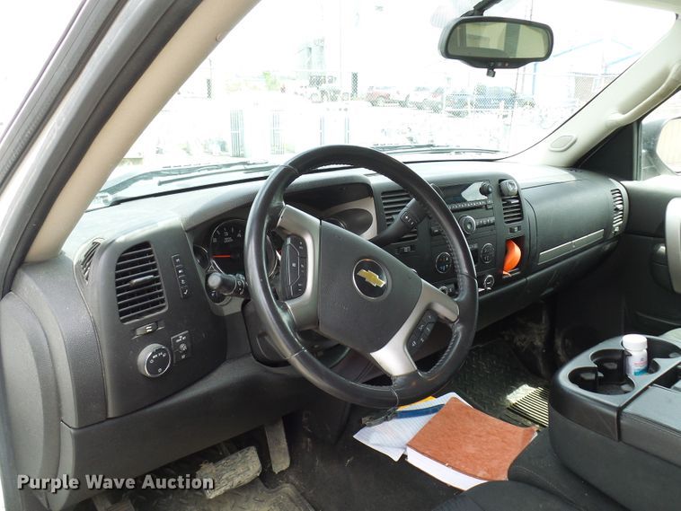 image for item DN6764 2011 Chevrolet Silverado 1500  Crew Cab pickup truck