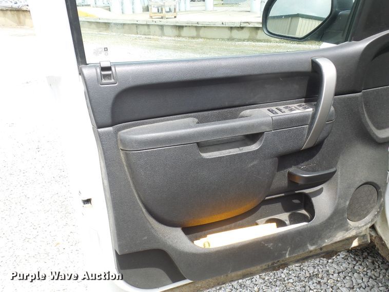 image for item DN6764 2011 Chevrolet Silverado 1500  Crew Cab pickup truck