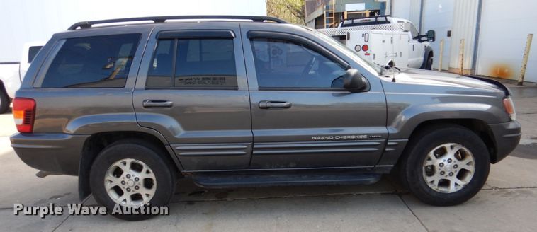 image for item FR9583 2004 Jeep Grand Cherokee  SUV
