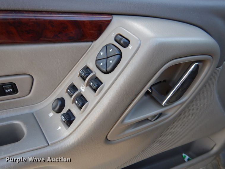 image for item FR9583 2004 Jeep Grand Cherokee  SUV