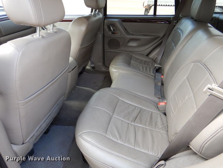 image for item FR9583 2004 Jeep Grand Cherokee  SUV