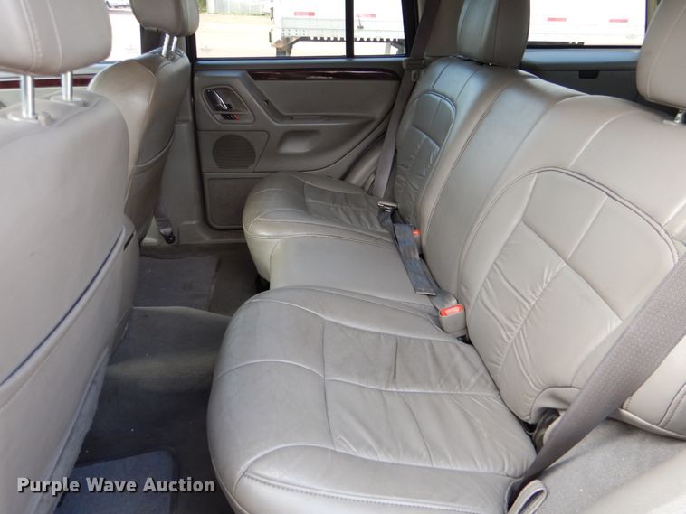 image for item FR9583 2004 Jeep Grand Cherokee  SUV