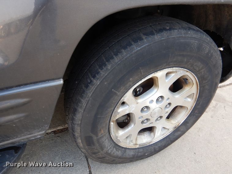 image for item FR9583 2004 Jeep Grand Cherokee  SUV