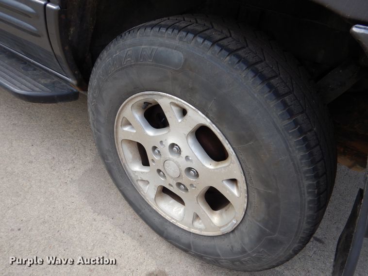 image for item FR9583 2004 Jeep Grand Cherokee  SUV