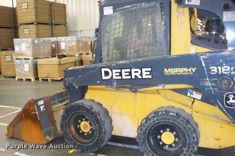 image for item FW9042 2013 John Deere 318D  skid steer loader