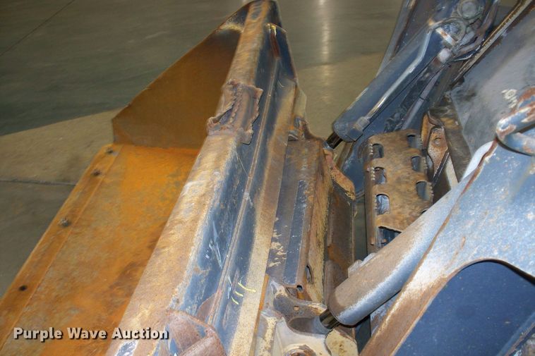 image for item FW9042 2013 John Deere 318D  skid steer loader