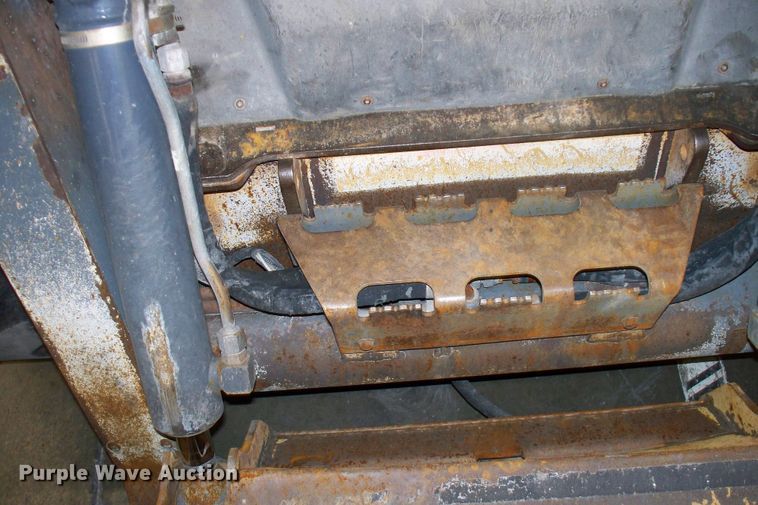 image for item FW9042 2013 John Deere 318D  skid steer loader