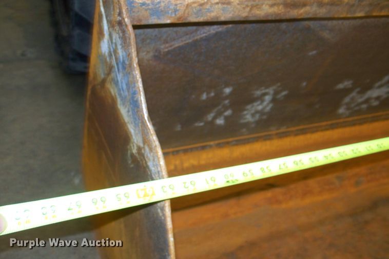 image for item FW9042 2013 John Deere 318D  skid steer loader