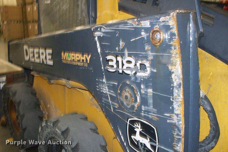 image for item FW9042 2013 John Deere 318D  skid steer loader