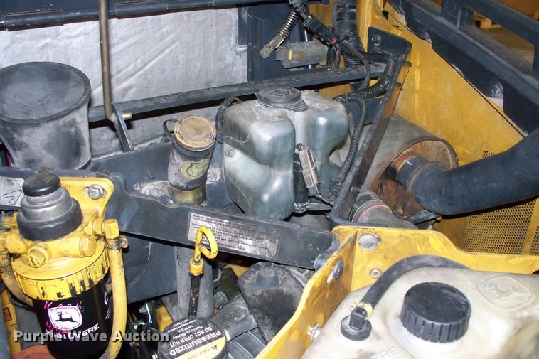 image for item FW9042 2013 John Deere 318D  skid steer loader