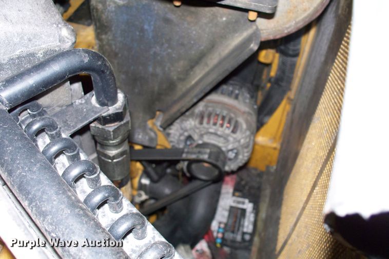 image for item FW9042 2013 John Deere 318D  skid steer loader