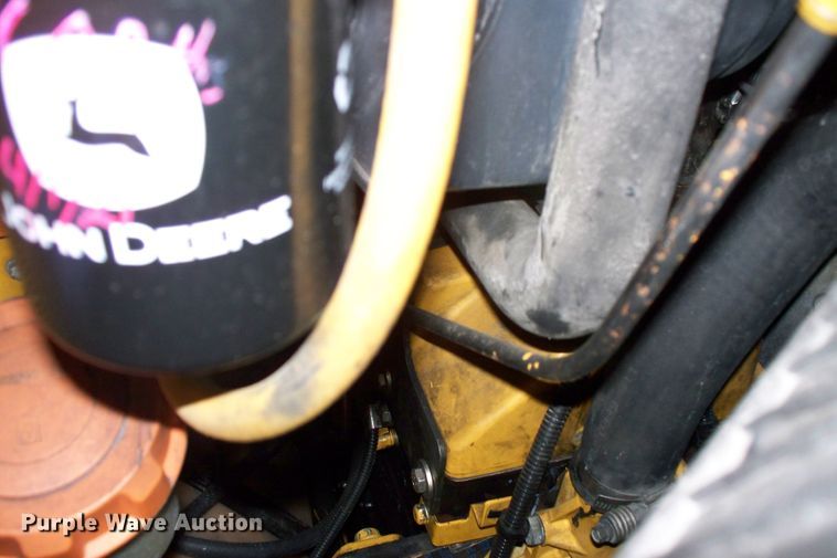 image for item FW9042 2013 John Deere 318D  skid steer loader