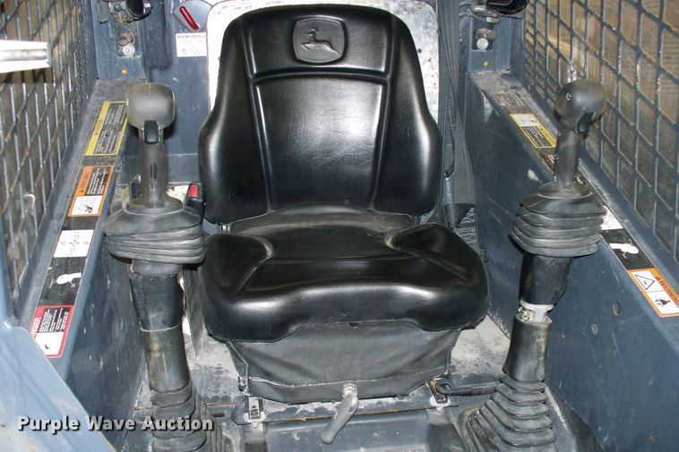 image for item FW9042 2013 John Deere 318D  skid steer loader