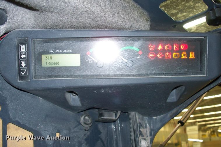 image for item FW9042 2013 John Deere 318D  skid steer loader