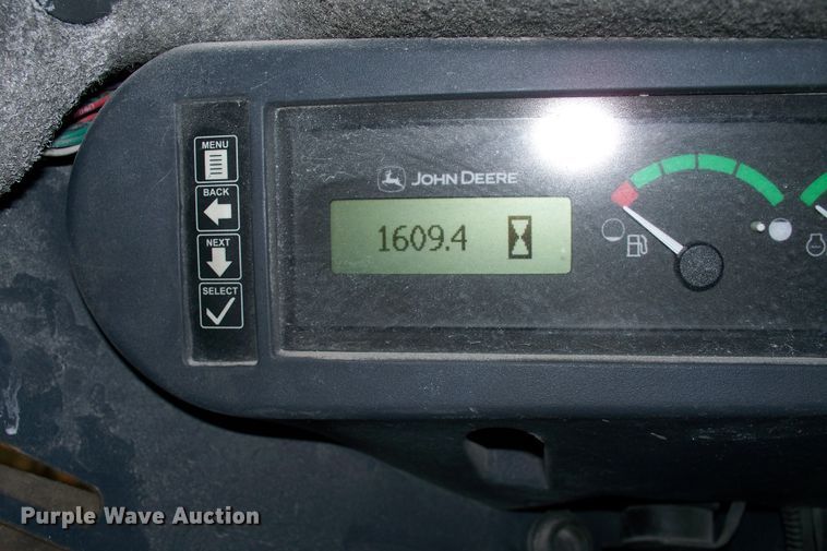 image for item FW9042 2013 John Deere 318D  skid steer loader