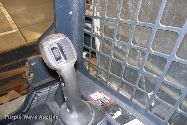 image for item FW9042 2013 John Deere 318D  skid steer loader