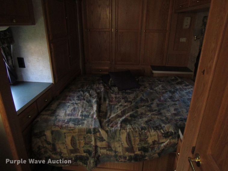 image for item GC9889 2001 Landau  RV