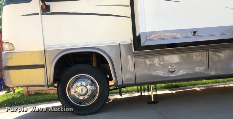 image for item GC9889 2001 Landau  RV