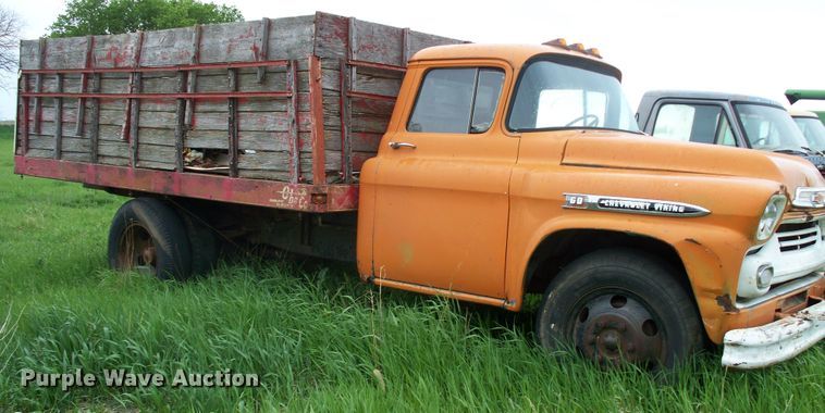 image for item GQ9594 1959 Chevrolet Viking 60  grain truck