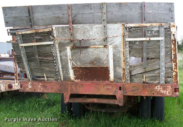 image for item GQ9594 1959 Chevrolet Viking 60  grain truck