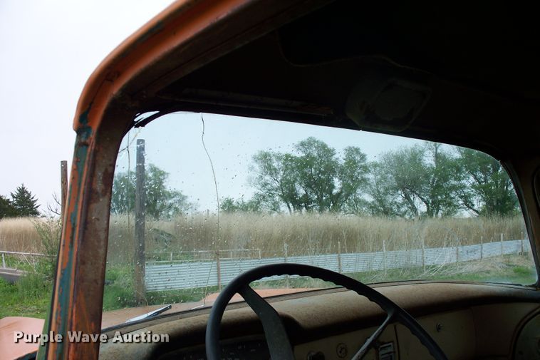 image for item GQ9594 1959 Chevrolet Viking 60  grain truck