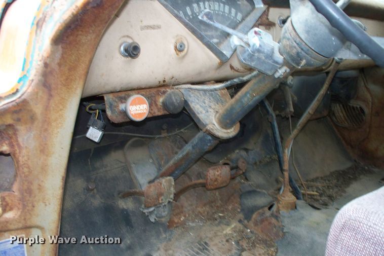 image for item GQ9594 1959 Chevrolet Viking 60  grain truck