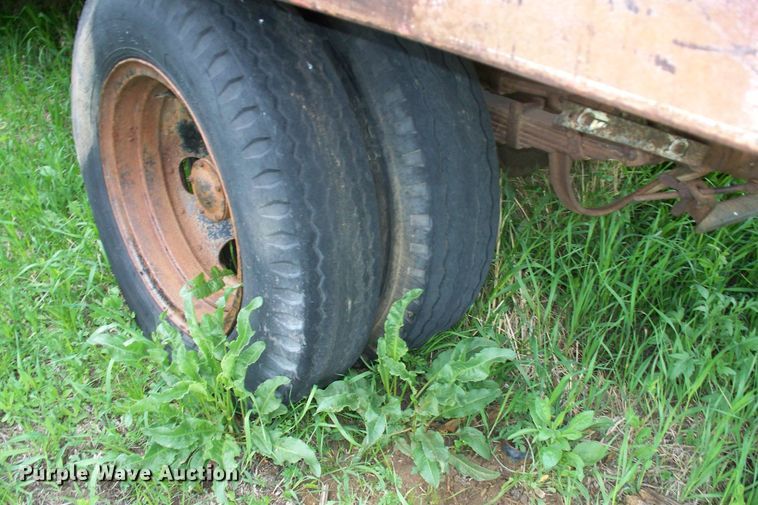 image for item GQ9594 1959 Chevrolet Viking 60  grain truck